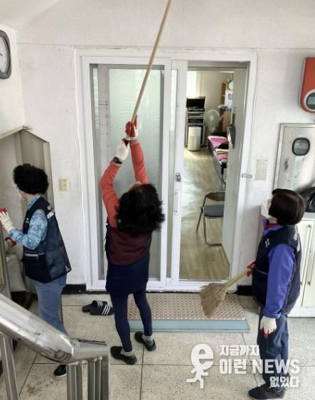 수원시 권선구 세류2동 통장협의회, 경로당 새봄맞이 환경정비 봉사