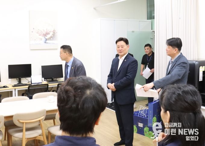 경기도의회 더불어민주당 최종현 대표의원 추석 앞두고 백현종 국힘 대표의원과 함께 현업부서 직원 격려