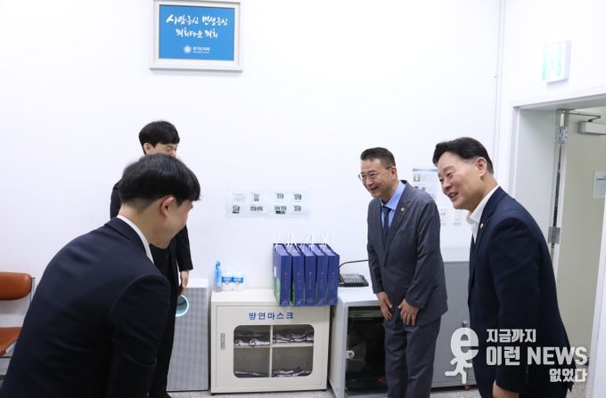 백현종 경기도의회 국민의힘 대표의원, 추석 앞두고 최종현 더불어민주당 대표와 도의회 현업부서 직원 격려 나서