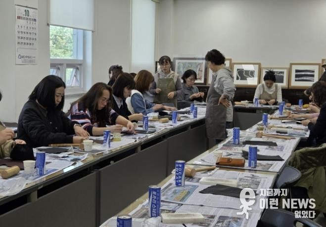 수원시 팔달구 화서2동 새마을문고회, 가죽 공예 프로그램 운영