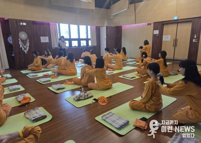 ‘2025년 하반기 민원담당공무원 힐링 워크숍’에서 진행된 아로마 테라피