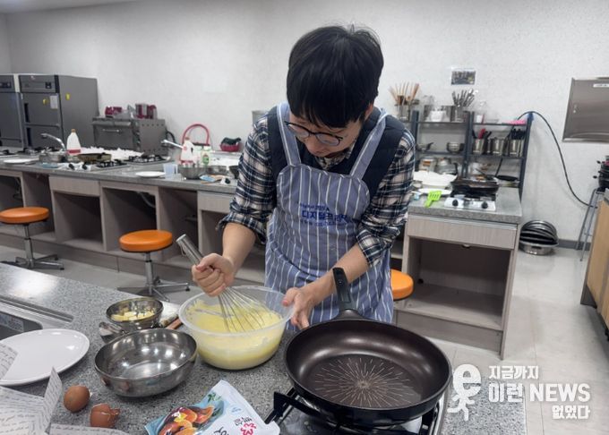 “팬케이크” 요리 실습을 진행중인 모습