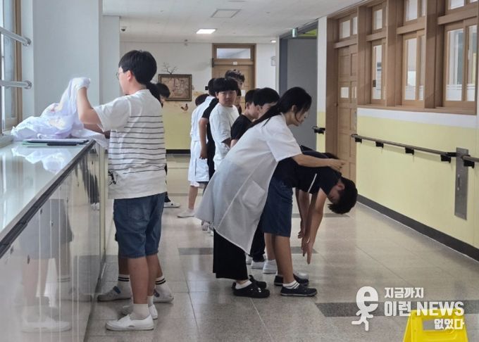 척추측만증 조기검진 현장 사진