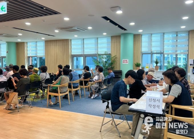 7월 퇴계원읍에서 봉사자들이 원활한 운영을 위한 봉사활동을 펼치고 있다.