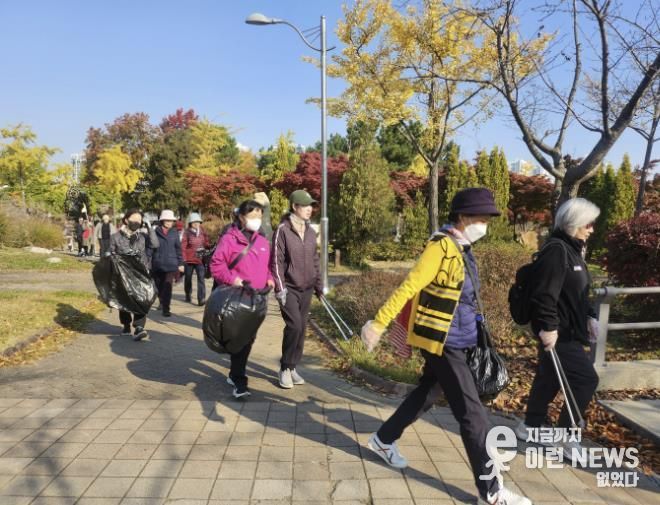 시흥시 '걷고! 줍고! 건강하고!' 가을 정취 속 플로깅으로 환경과 건강 챙겨