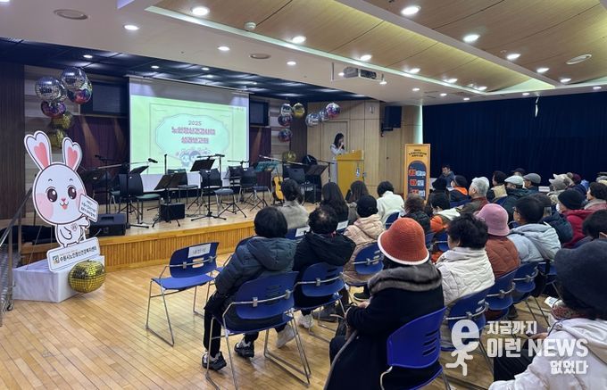 수원시가 노인 정신건강 사업 성과보고회를 열고 있다.