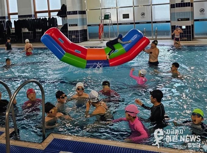 파주시, 스포츠센터 가족 물놀이장 첫 운영 성황… 오는 21일 금촌다목적실내체육관에서 두 번째 운영 예정