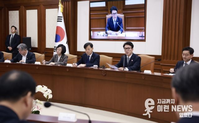 김민석 국무총리가 10일 세종대로 정부서울청사에서 열린 국가정책조정회의를 주재, 모두발언을 하고 있다.(국무조정실)