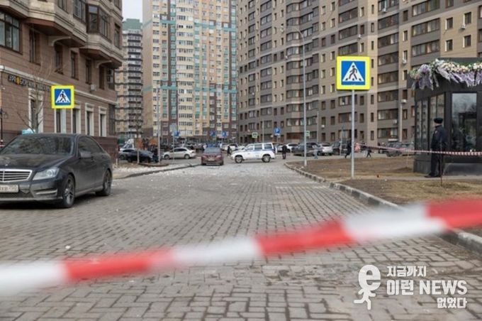 지난달 11일 러시아 모스크바 남동부에서 촬영한 손상된 주거 건물. (사진/신화통신)