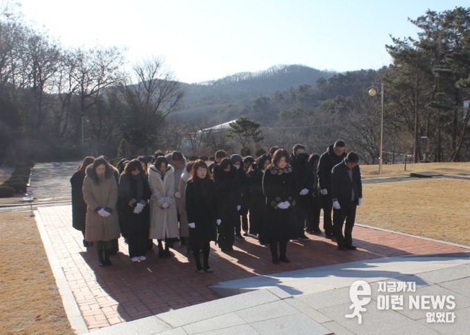 이천교육지원청, 병오년 맞이해 현충탑 참배 및 시무식 실시