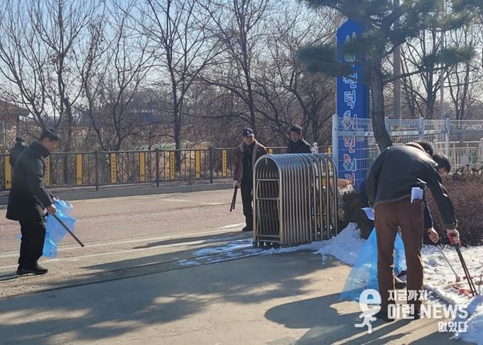 현덕면, ‘우리동네 새단장’을 위한 현덕면 자율방재단과 함께 2026년 설맞이 대청소 실시