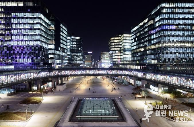 성남 첨단산업 기업 사무실 불빛으로 밝아진 판교테크노밸리의 야경