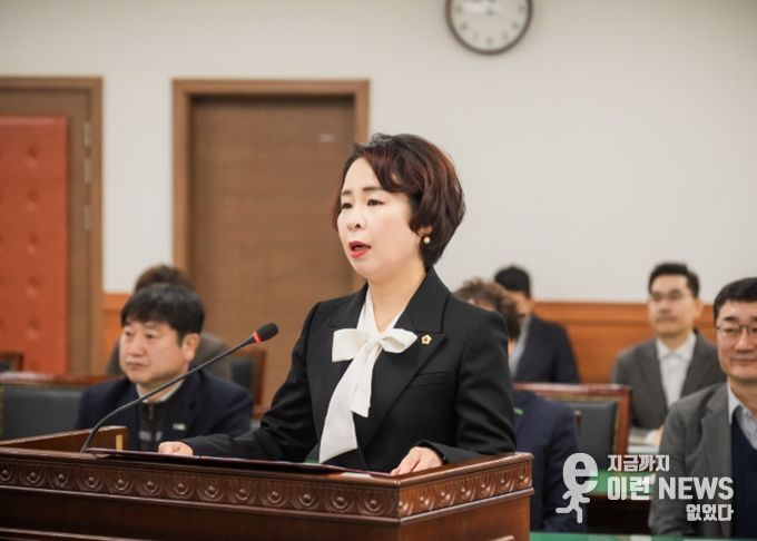 남양주시의회 318회 임시회 자치행정위원회에서 정현미 의원이 조례를 대표발의하고 있다.