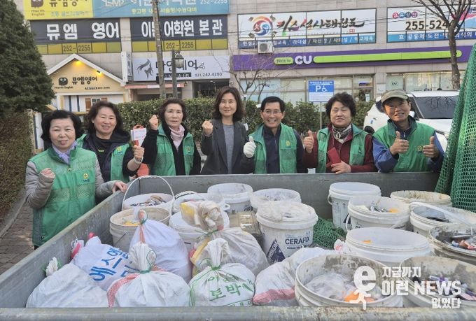 수원시 장안구 새마을지도자조원1동협의회, 자원순환 실천을 위한 ‘사랑의 폐건전지’ 전달