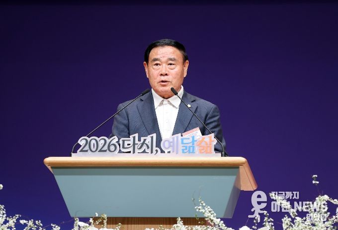 이재식 수원특례시의회 의장이 5일 중앙침례교회에서 열린 ‘2026 수원 부활절 대축제’ 연합예배에서 인사말을 하고 있다.