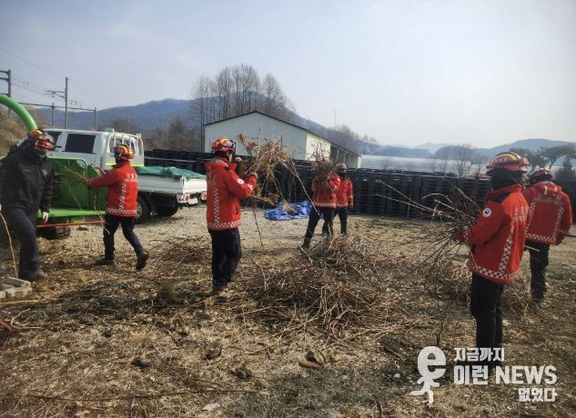용문 양묘사업소에서 영농부산물 파쇄작업 진행