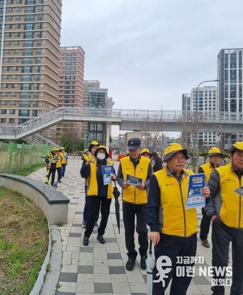 파주시 운정6동 실버경찰대봉사단, 에너지 절약 실천을 위한 거리 홍보 전개